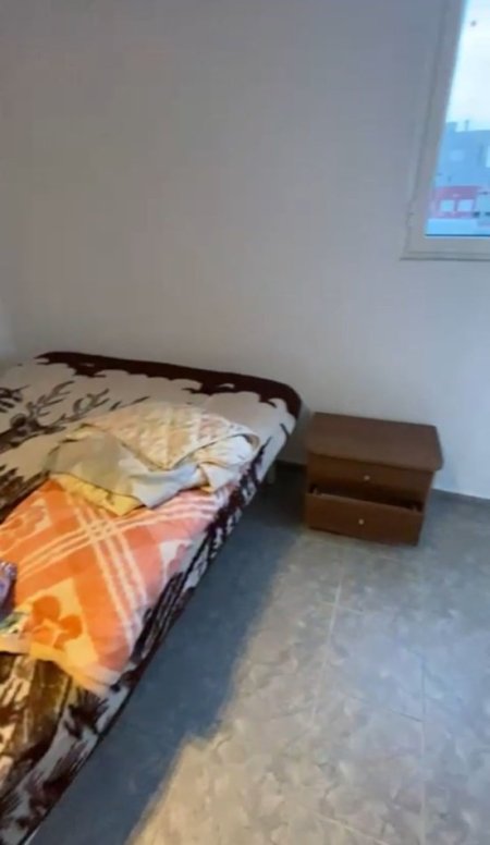 Jepet me qera apartament 2+1,Rruga Bardhyl prapa bar oslo 40.000Leke te reja