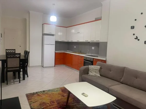 Apartament 1+1+ post parkimi per Qira te Kopshti Botanik