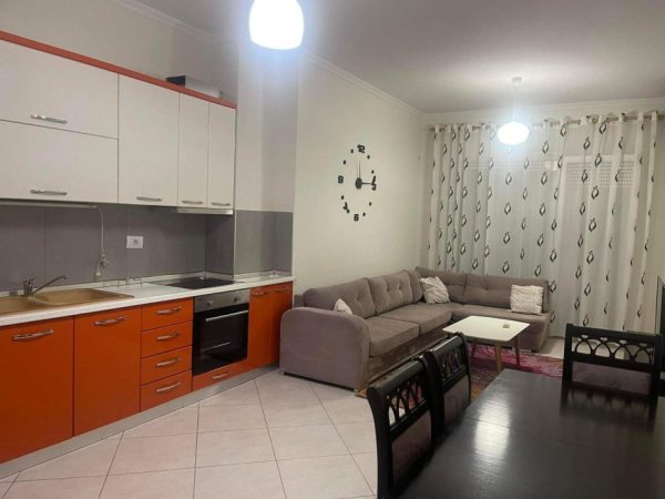 Apartament 1+1+ post parkimi per Qira te Kopshti Botanik