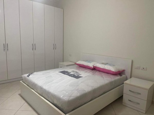 Apartament 1+1+ post parkimi per Qira te Kopshti Botanik