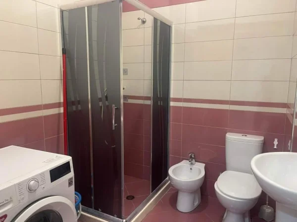 Apartament 1+1+ post parkimi per Qira te Kopshti Botanik