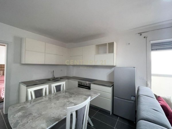 SHITET OSE NDERROHET APARTAMENT 2+1 I MOBILUAR PRAN STADIUMIT NE DURRES!