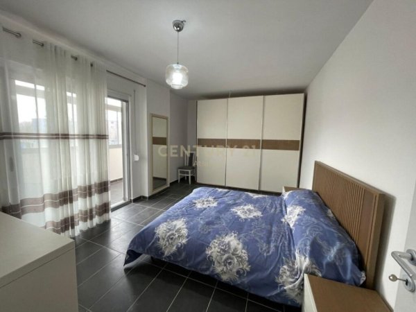 SHITET OSE NDERROHET APARTAMENT 2+1 I MOBILUAR PRAN STADIUMIT NE DURRES!