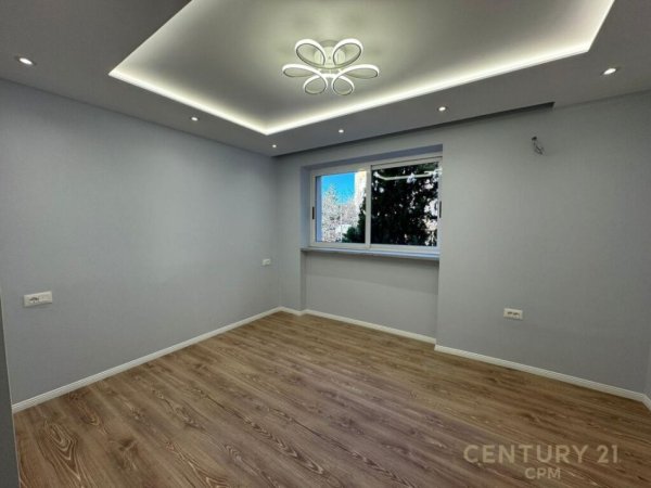 Apartament 3+1 per shitje te Zogu i Zi