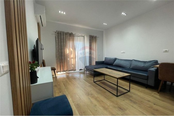 Apartament me qera 2+1 Komuna e Parisit