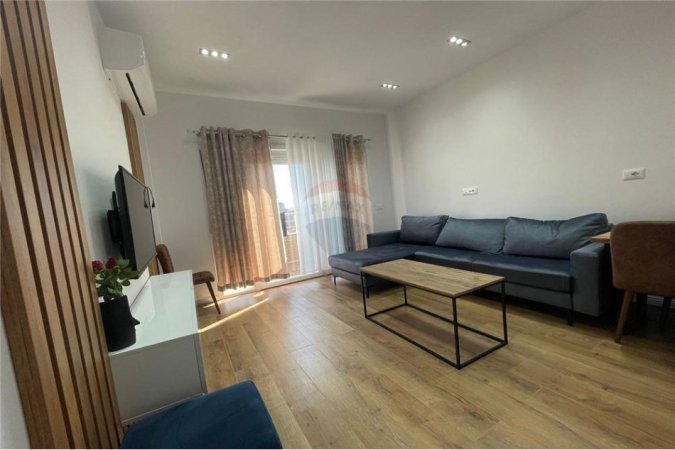 Apartament me qera 2+1 Komuna e Parisit