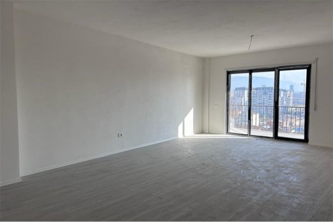 Shitet Apartament 3+1+2 ne Astir, Rruga Teodor Keko