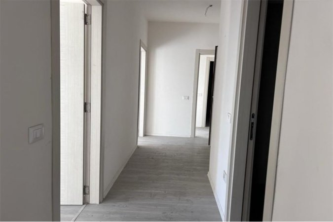 Shitet Apartament 3+1+2 ne Astir, Rruga Teodor Keko