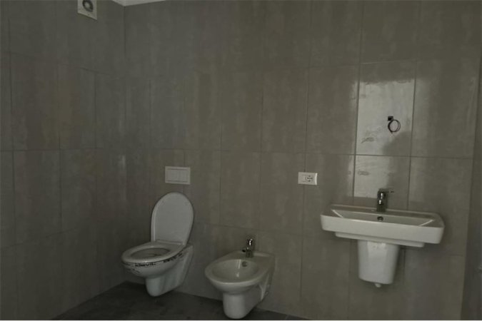 Shitet Apartament 2+1 ne Astir, Rruga Teodor Keko