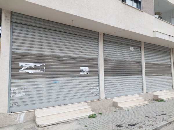 Shitet dyqan pas Ish Fabrikes se Bukes, Durres 30.000 Euro