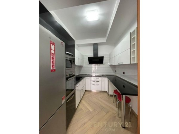 APARTAMENT 2+1+2 ME POSTE PARKIMI TEK GARDA!