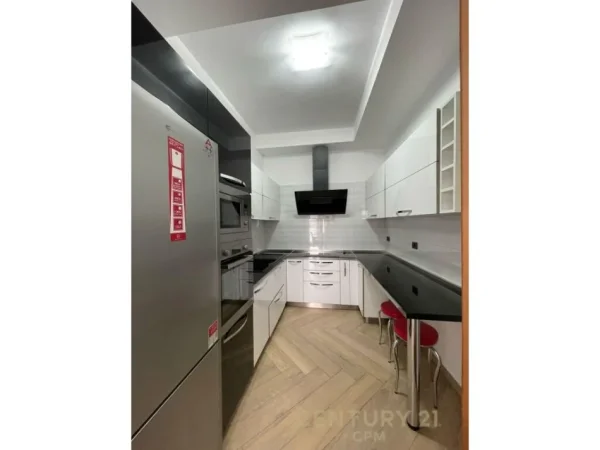 APARTAMENT 2+1+2 ME POSTE PARKIMI TEK GARDA!