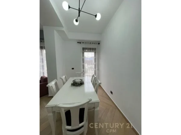 APARTAMENT 2+1+2 ME POSTE PARKIMI TEK GARDA!