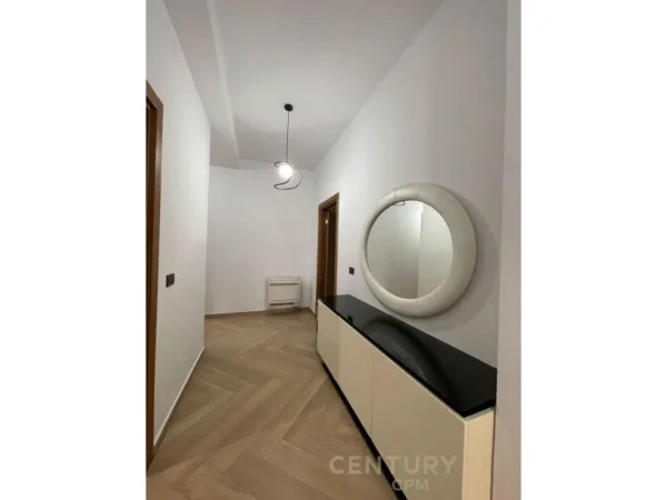 APARTAMENT 2+1+2 ME POSTE PARKIMI TEK GARDA!