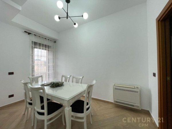 APARTAMENT 2+1+2 ME POSTE PARKIMI TEK GARDA!