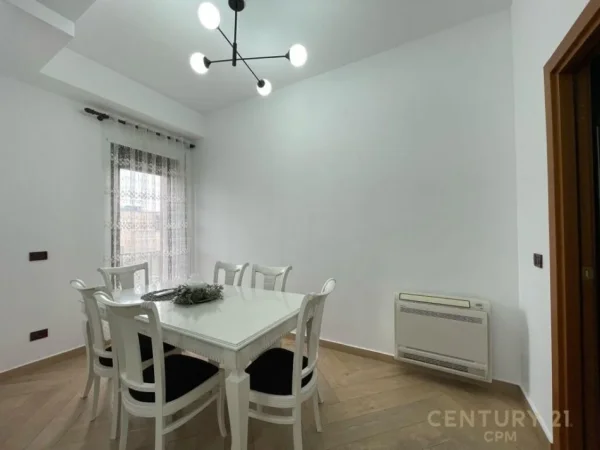 APARTAMENT 2+1+2 ME POSTE PARKIMI TEK GARDA!