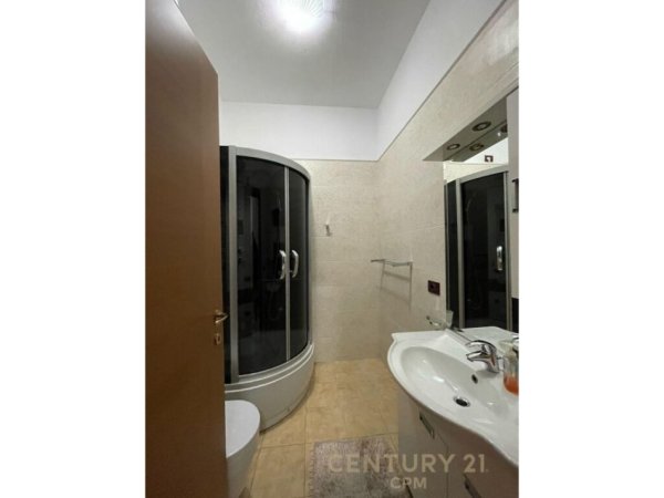 APARTAMENT 2+1+2 ME POSTE PARKIMI TEK GARDA!