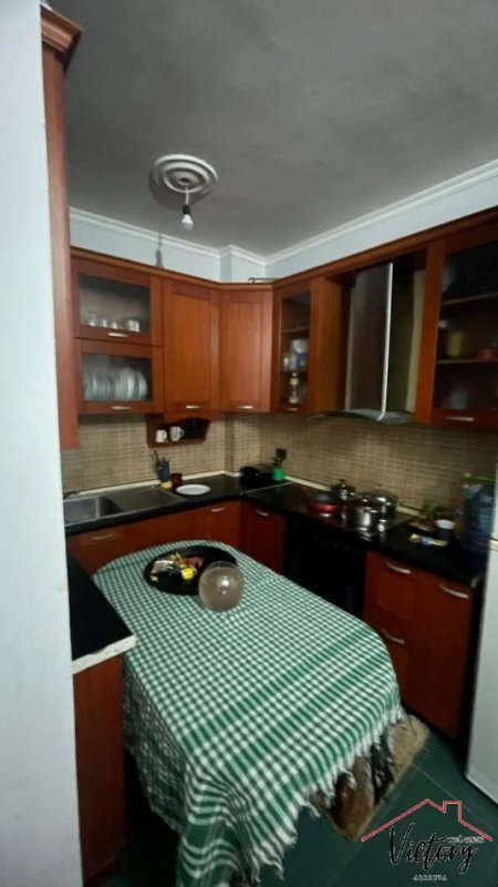 APARTAMENT 1+1 PER SHITJE TEK RRUGA E DIBRES