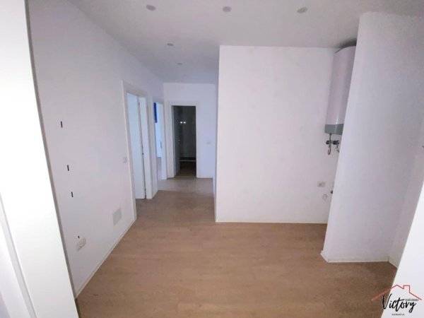 Apartament 2+1+Verande ne shitje tek Bulevardi Zogu 1