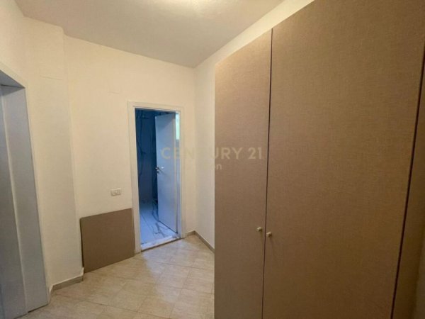 Shitet ne Golem prane detit apartament 2+1 me oborr!