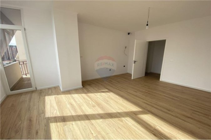 Shitet apartament 1+1 tek 21 Dhjetori