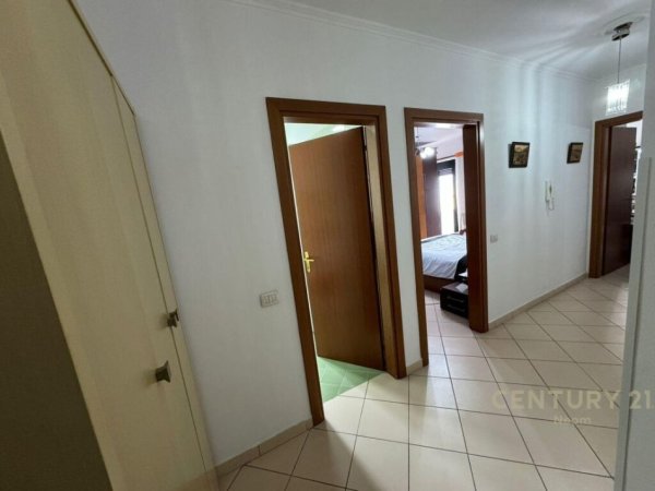 Shitet apartament 1+1, Rruga e Kavajes, Perballe Kompleksit Delijorgji!