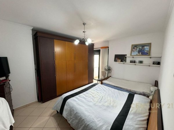 Shitet apartament 1+1, Rruga e Kavajes, Perballe Kompleksit Delijorgji!