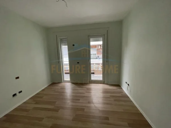 Shitet, Apartament 3+1+2, Fresku