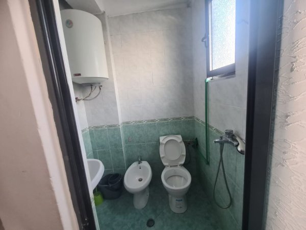 Apartament 1+1 Per Qira, Prane Gjimnazit Petro Nini Luarasi