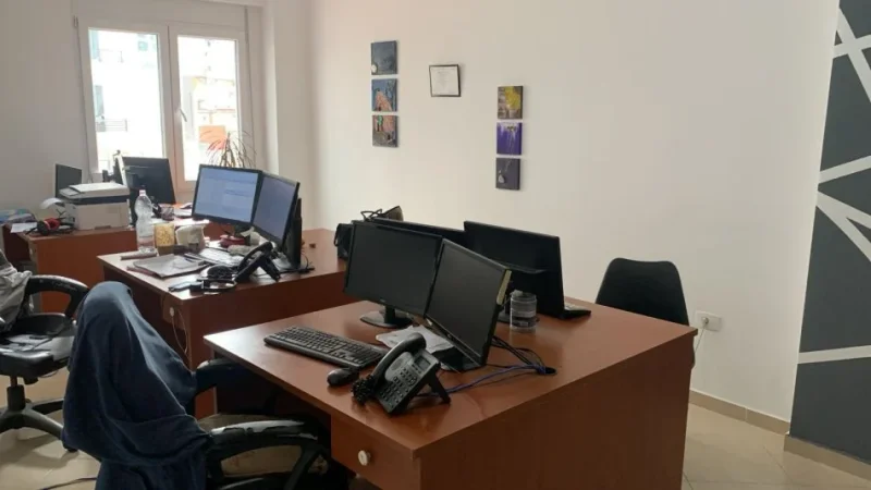 SHITEN PAISJET E ZYRES