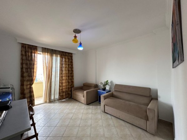 Qira Apartament 2+1+2, “Rr. Barrikadave”, Tiranë / 800 €.