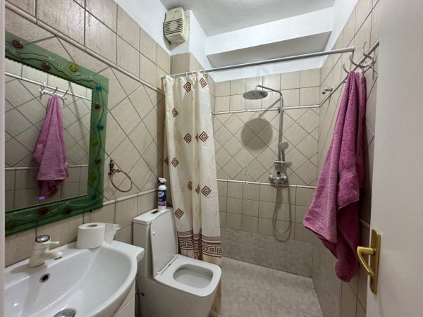 Qira Apartament 2+1+2, “Rr. Barrikadave”, Tiranë / 800 €.