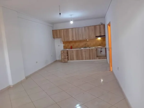 Shitet Shtepia 2+1 ne Astir afer 2 rotondove