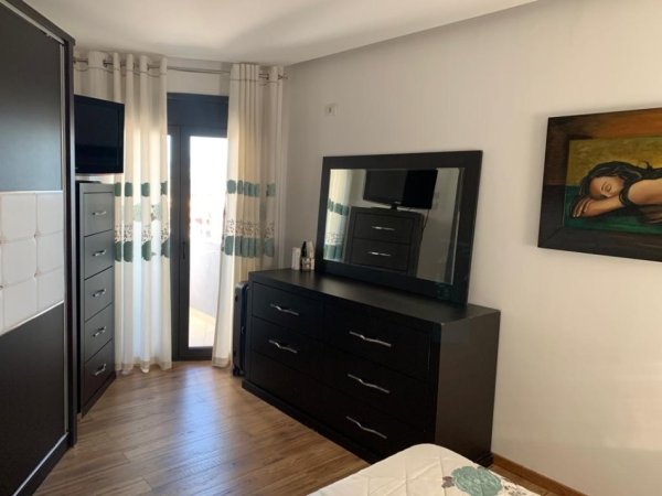 Jepet me Qera Apartamenti 3+1 ne Astir