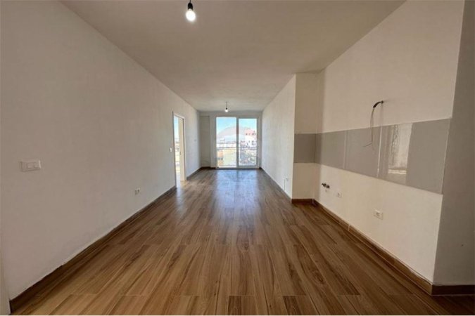 Jepet me qira apartament 2+1 tek Farmacia 10