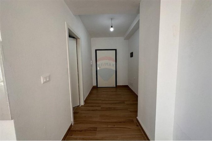 Jepet me qira apartament 2+1 tek Farmacia 10