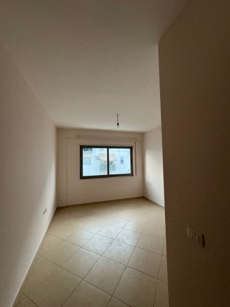 Jepet me qera apartament 2+1Rruga 5 maj pallatet e concord center 35.000Leke te reja