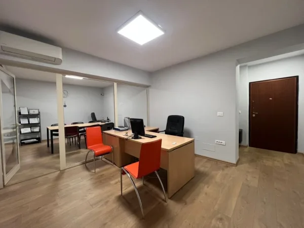 Qira, Ambient Zyre, Bllok, Tiranë, 1500€