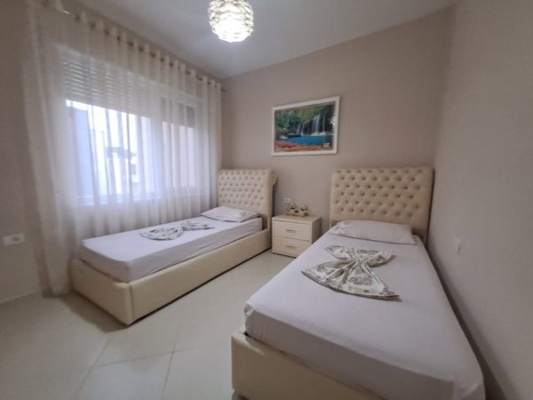 Shitet Apartament 2+1+20m2 verande tek Gjiri i Lalezit