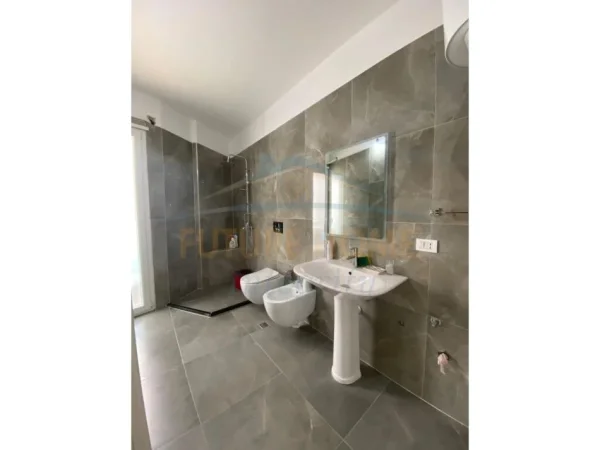 Shitet, Apartament 3+1+2, Kopshti Zoologjik,252000 Euro