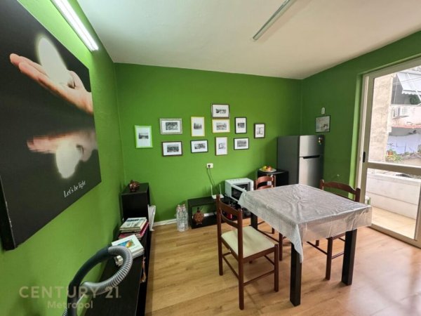 QENDER, APARTAMENT 2+1 PER SHITJE!