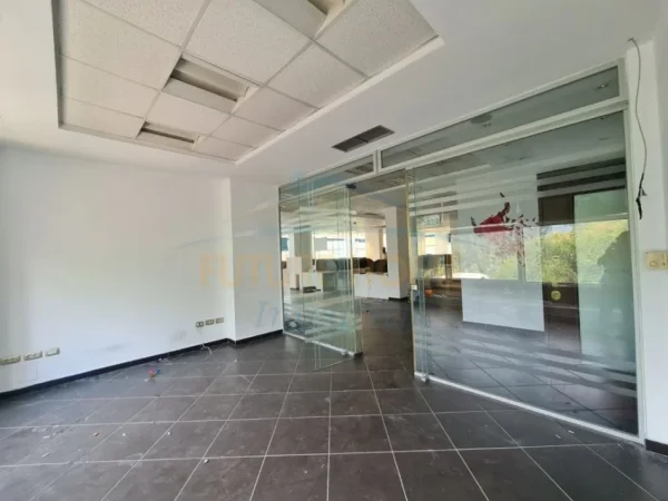 Qera, Ambient Biznesi, Bulevardi Zhan D'ark, Ministria e Jashteme , 3500 Euro.