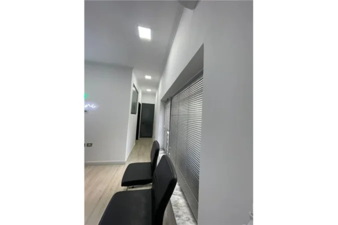 Shitet Ambjent Zyre tek Selvia, prane Sparit