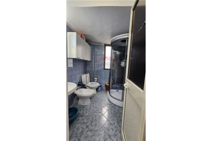 Shitet Apartament 2+1 ne Qender