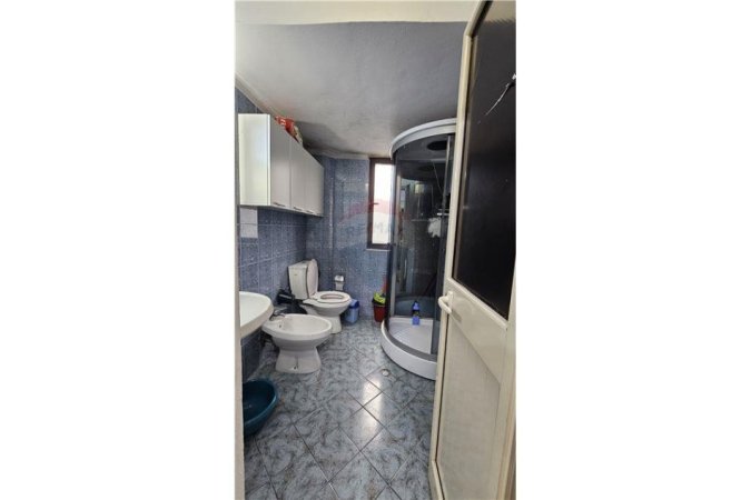 Apartament - Në Shitje - Qendër, Shqipëri
Apartament 2+1 shitje ne qender te Tiranes