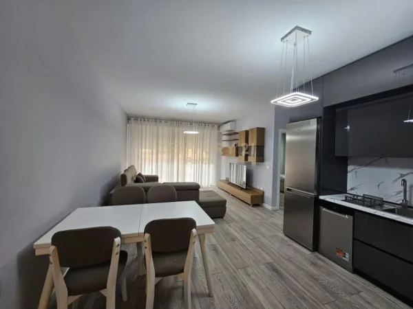 JAPIM ME QIRA APARTAMNET 1+1 + POST PARKIMI NE KOMPLEX DELIJORGJI !