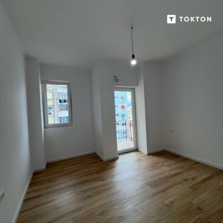 Shitet Apartament 2+1,21 Dhjetori,Tiranë