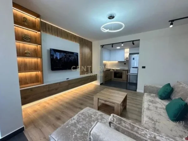 Jepet me qera apartament 1+1 Pazari i Ri