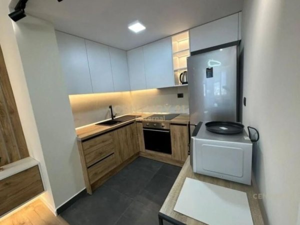 Jepet me qera apartament 1+1 Pazari i Ri