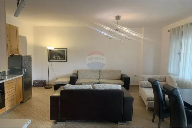 Jepet Apartament me qera 1+1 Bulevardi Zhan D'ark